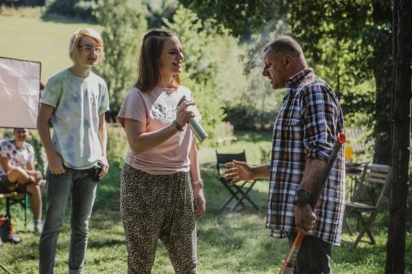 Osada - Epizoda 7 - Z filmu - Petra Nesvačilová, Radek Holub