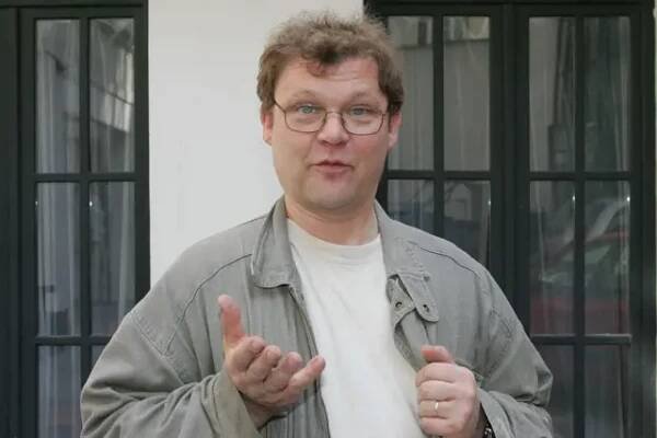 Jeho hlas jste mohli slyšet z úst Oslíka ve Shrekovi, Františka v Kouzelné školce, ale také zaznívá, když se na filmovém plátně objeví takoví kabrňáci jako jsou Will Smith, Willem Dafoe a nebo Javier Bardem.