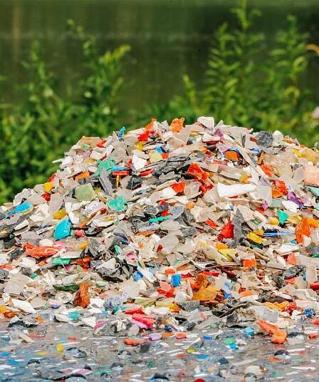 Nerecyklovateľným plastom nahrádzajú kameň. O plastové terazzo je záujem aj v zahraničí