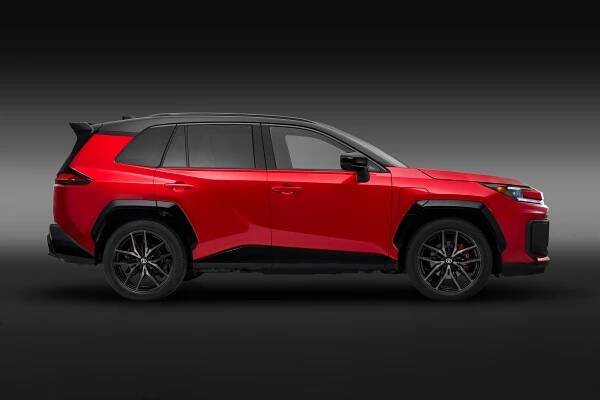 Toyota RAV4 GR Sport: víc než jen samolepky