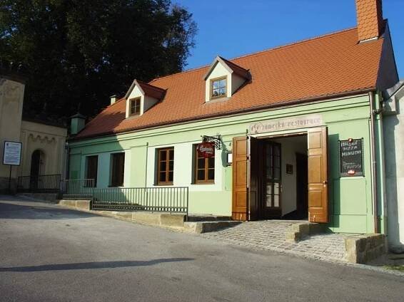 Zámecká restaurace Chlumec nad Cidlinou - Živéfirmy.cz