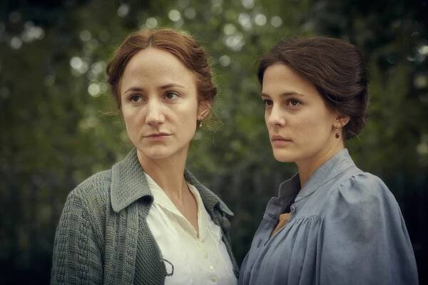 Life in Squares - Promo - Lydia Leonard, Phoebe Fox