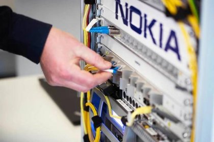 Technician Nokia Ultra-high-speed Broadband Wallpaper