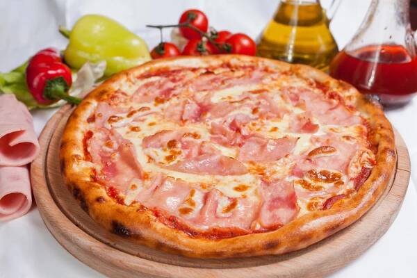 Šunková pizza