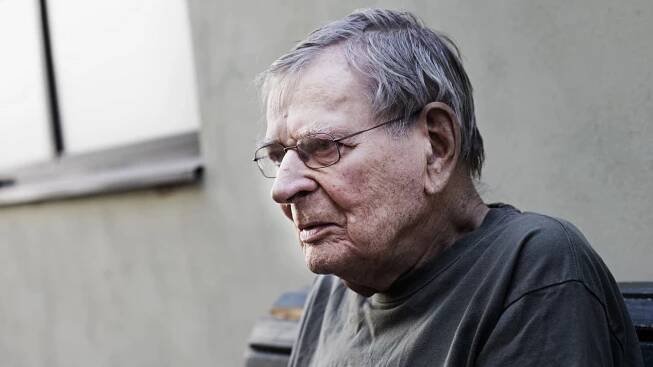 Jan Skopeček zemřel. Známému českému herci bylo 94 let - CNN Prima NEWS