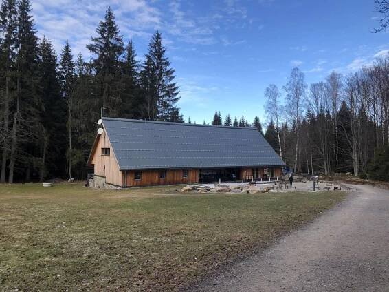 Vlčí výběh v Srní na Šumavě - stezka pro děti i dospělé | Krauzovi na cestách