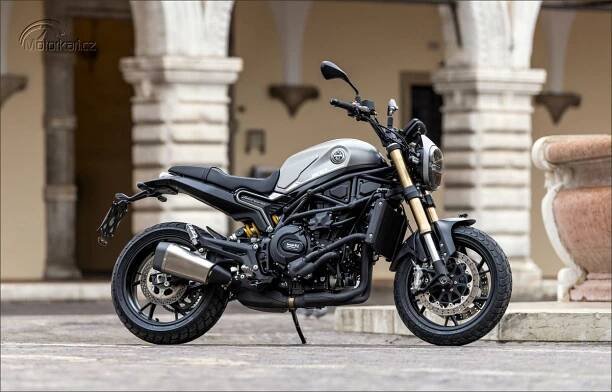 Fotogalerie Nové Benelli TRK 800 a trojice scramblerů Leoncino | Motorkáři.cz