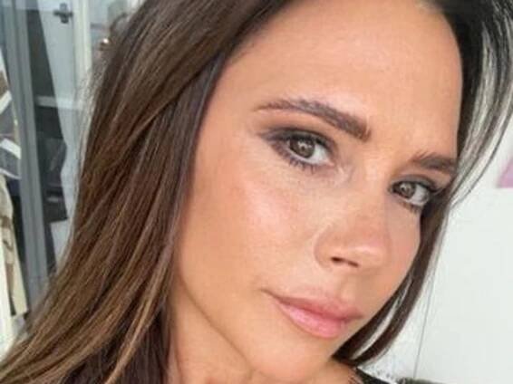 Victoria Beckham Shares An Incredible 'Lip Contour' Hack
