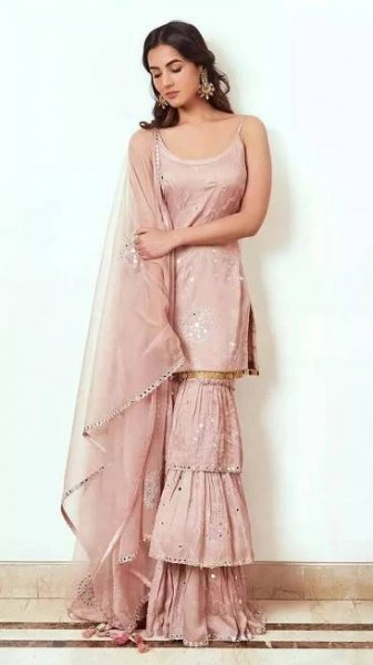 Sonal Chauhan’s unique ethnic style turns heads