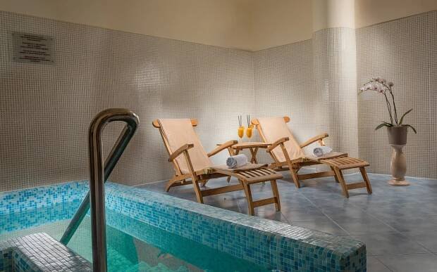 Karlovy Vary v luxusním Hotelu Savoy Westend ***** se snídaní/polopenzí, wellness s bazénem + solná jeskyně
