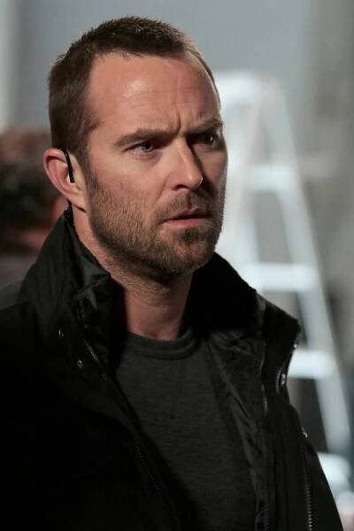 Mrtvý bod - Hořící růže - Z filmu - Sullivan Stapleton