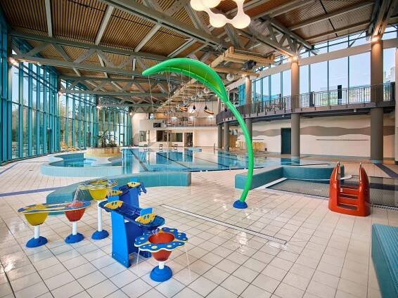Schwimmhalle