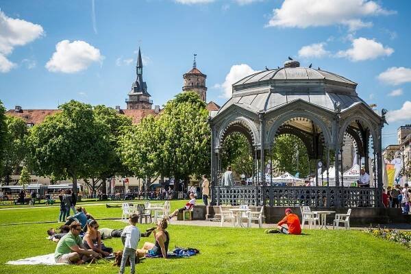 Stuttgart je rájem pro milovníky rychlých aut a moderní architektury