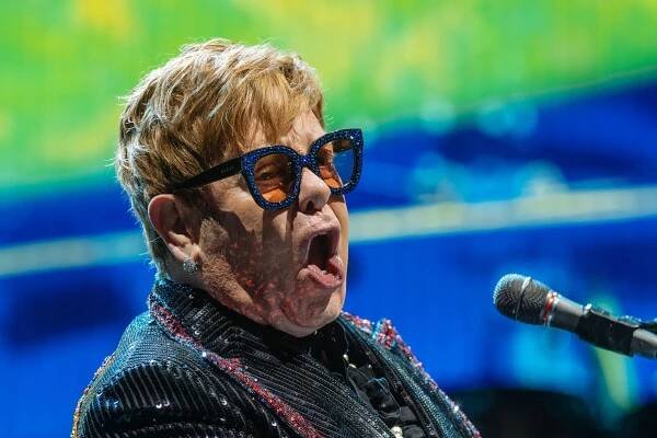 Recenze: Elton John naposledy v Praze. Překvapivě se krotil, nejvíc dal klavíru