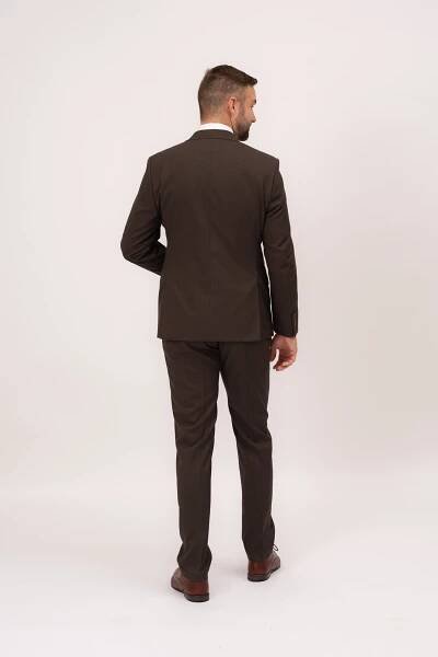 Hnědý pánský oblek Slim Fit s vestou, model Dorian | PACO ROMANO