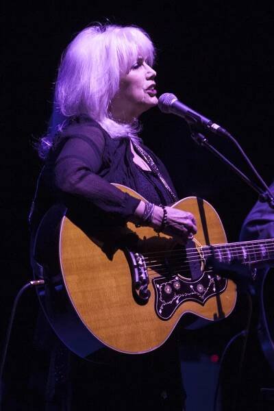 EmmyLouHarris08.jpg