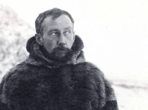 Soutěživý objevitel Amundsen: Podpásovka s jižním pólem a střílení psů