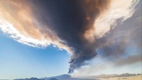 VIDEO: Etna se probudila k životu! Letiště v Katánii muselo přerušit provoz