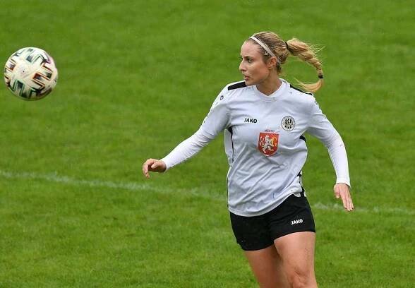Hradecké fotbalistky v Příbrami uspěly a v poháru vyzvou Duklu