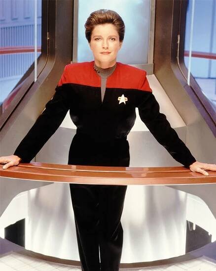 Kate Mulgrew as Captain Kathryn Janeway on STAR TREK VOYAGER. Image from season 3, 1996-1997.
