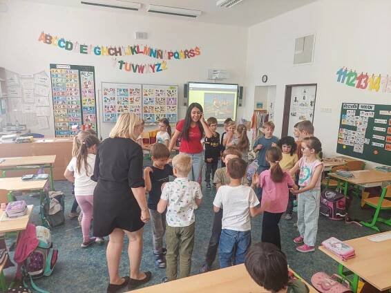 Studentka obohatila peruánskou kulturou ZŠ Josefa Gočára - Univerzita Hradec Králové