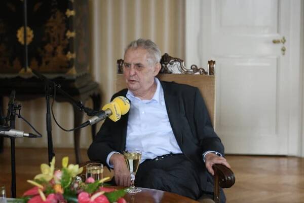 Sledujte celý Press klub s Milošem Zemanem na VIDEU