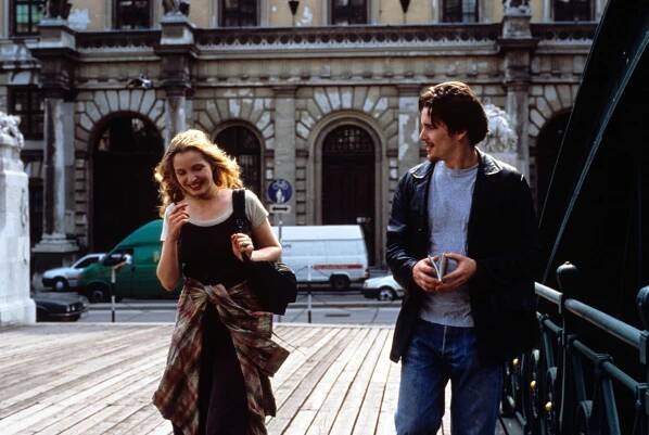 Dvaja ľudia sa stretnú a kráčajú mestom. Ako režisér Linklater pred 30 rokmi nabúral pravidlá romantického filmu