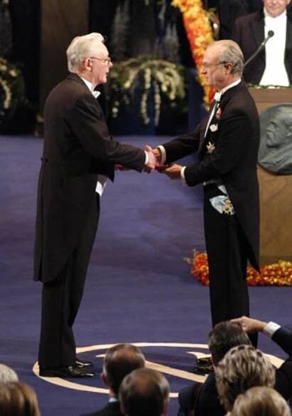 Sir Peter Mansfield and His Majesty the King
