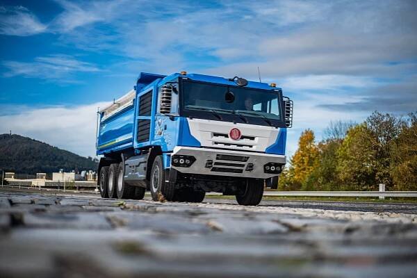 Vodíková Tatra míří do Prahy. Firma vyvine i čistě bateriové nákladní auto