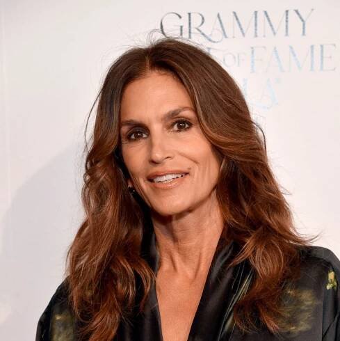 Cindy Crawford, 58, Recreates Photo Taken Nearly 40 Years Ago to Celebrate Aging