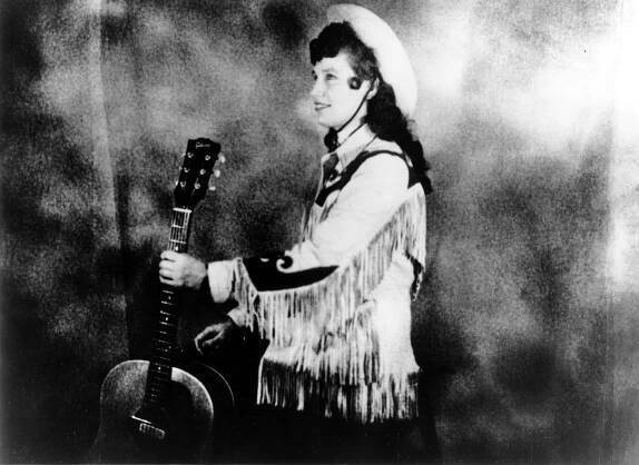 Loretta Lynn, coal miner’s daughter turned forthright country queen, dies at 90