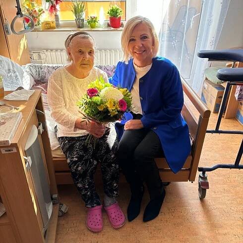Náměstkyně hejtmana Eliška Olšáková poblahopřála stoleté paní Jurigové - Zlínský kraj