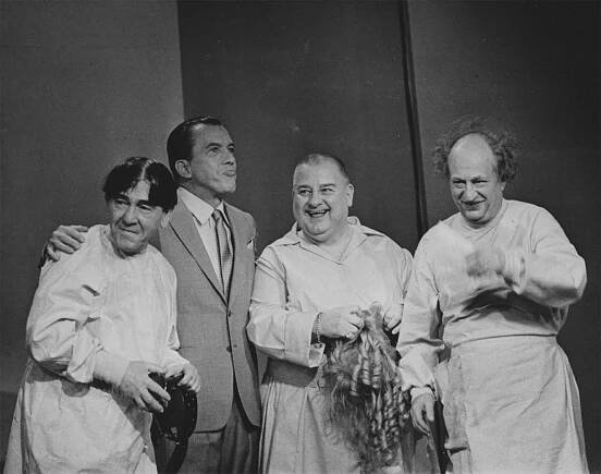 Toast of the Town - Z filmu - Moe Howard, Ed Sullivan, Curly Howard, Larry Fine