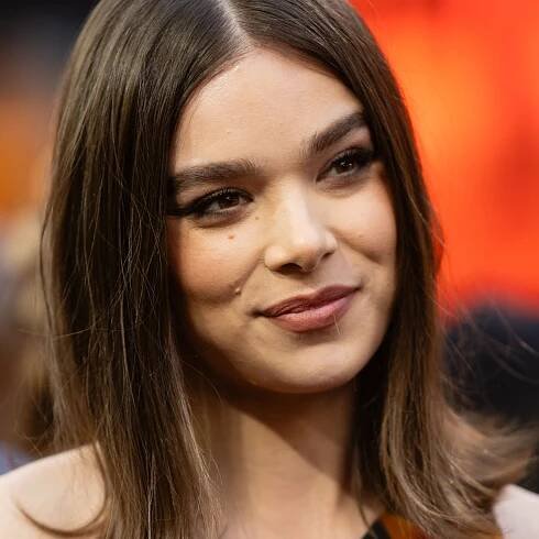 Hailee Steinfeld Just Wore Her Hottest Red-Carpet Look Yet