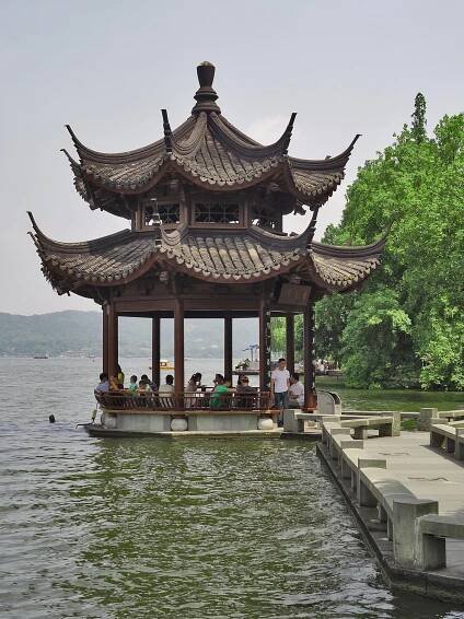Free Rides In Green Town @ Hangzhou, China [F.Zuiko 38mm F1.8]