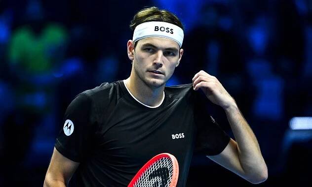 Taylor Fritz battles past Alex de Minaur at ATP Finals, Jannik Sinner qualifies for semifinals