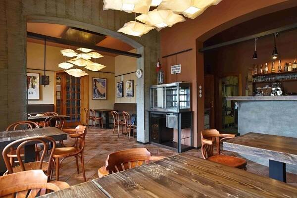 Pronájem restaurace pro ca 30 osob, včetně zařízení v Liberci, ca 106 m2, Harcov, Hrubínova ul., za 19.900,- kč + spotřeby
