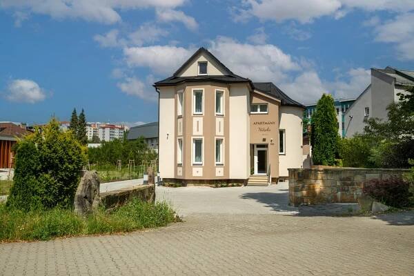 Budova, kde se apartmán nachází