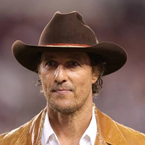 Matthew McConaughey Is 'Eye Candy' in Cuddly Photo With His Dog