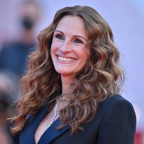 Julia Roberts looks so different with unexpected hair transformation in unearthed photo