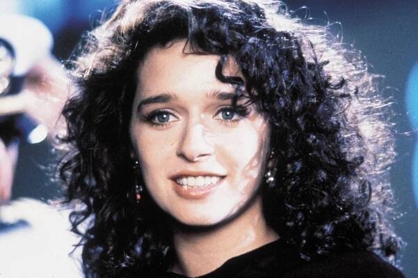 Valeria Golino - Žhavé výstřely - 5 - GALERIE: Valeria Golino ze Žhavých výstřelů (7/8)