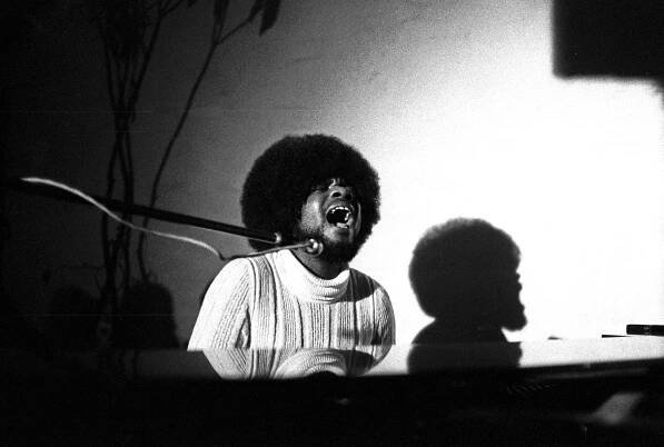Súbor:Billy Preston perforning in 1971.jpg – Wikipédia