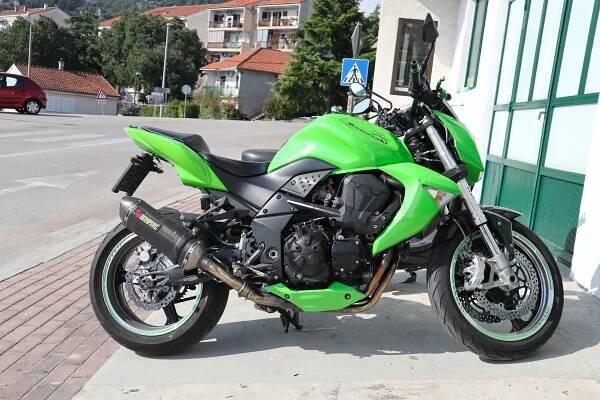 shutterstock_2375646459-2 - MotorGuru.cz
