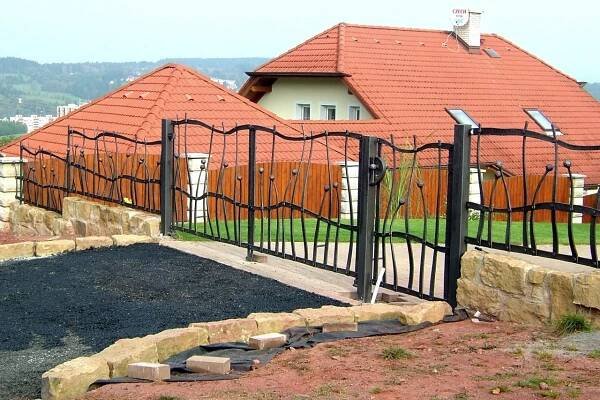 Kovaný plot