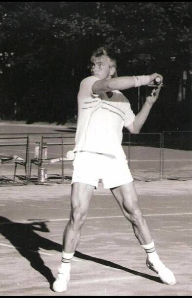 Syn hokejové legendy Ivana Hlinky pracuje jako řidič záchranky