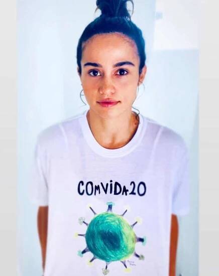 Nanda Costa T-Shirt Photo