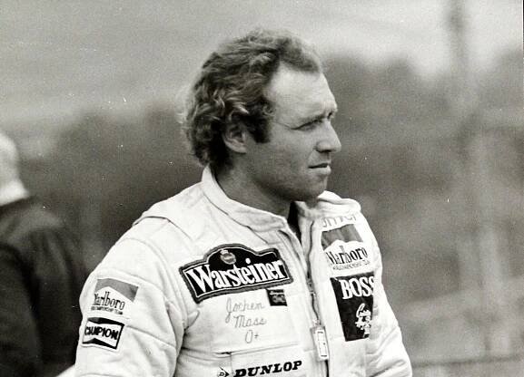 Jochen Mass, mentor Schumachera a vítěz z Mostu i Brna, prohrál „poslední závod“
