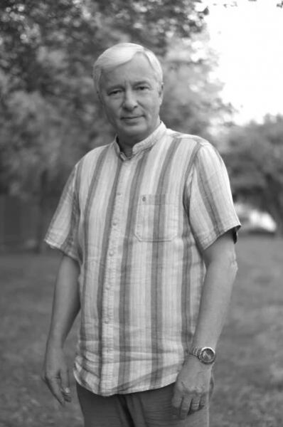 Přestože se někteří lidé domnívají, že byl Vladislav Beneš v příbuzenském vztahu s legendou prvorepublikového filmu Svatoplukem Benešem, není tomu tak.