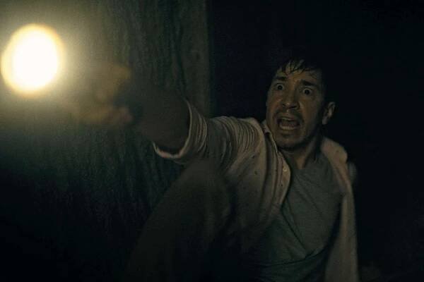 'Barbarian' star Justin Long has the worst meal ever in disgusting NSFW deleted scene
