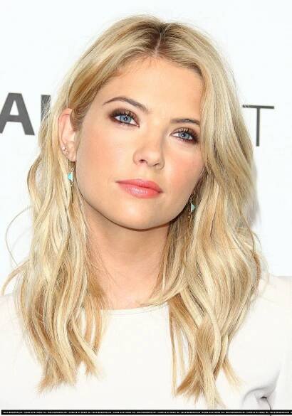 Ashley Benson overload, but she always has the best makeup! | Longos cabelos loiros, Penteados comprimento médio, Inspiração cabelo